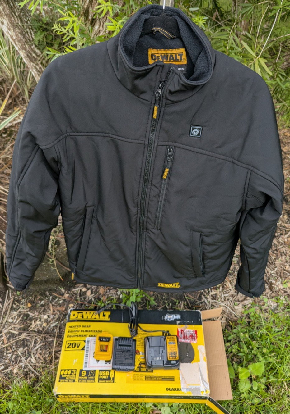 Dewalt Black Men's Heated Soft Shell Work Jacket Kit Back Size M